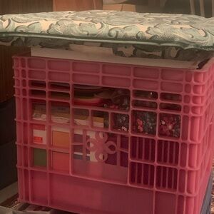 Banc sur caisse de lait